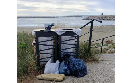 Collecte de déchets sur la plage ce 4 décembre 2023